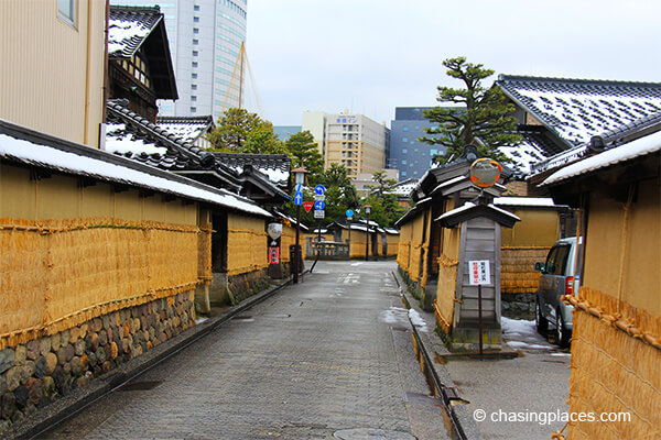 Wlaking through Kanazawa's samurai district