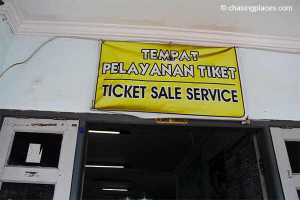 The entrance to Bangsal's ferry ticket office