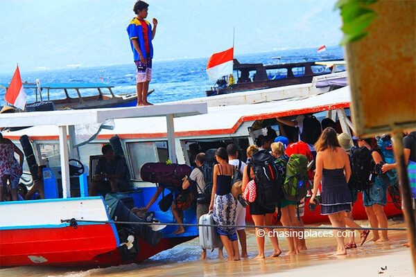Tourist boarding the boat to Bangsal Harbor