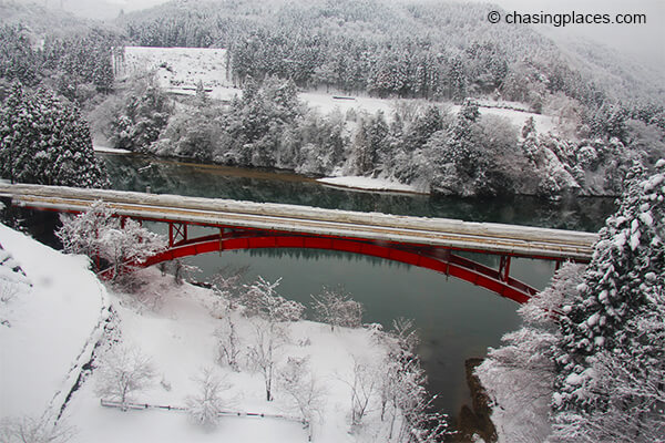 Be prepared for beautiful scenery as you head from takayama to kanazawa