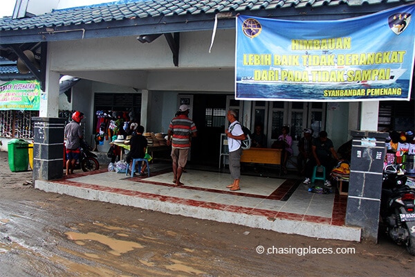 The waterfront entrance to Bangsals ferry ticket office