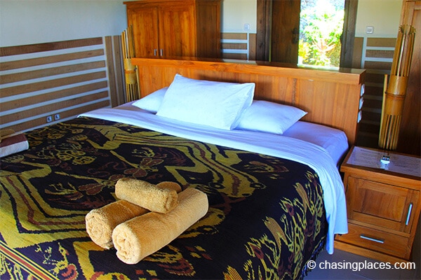 The bedding and beautiful woodworking at Rinjani Lodge